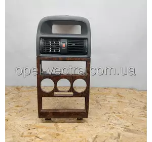 Панель, рамка радио Opel Astra G  24425375